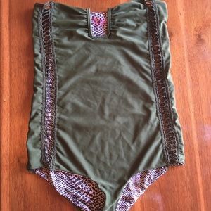 Acacia Africa one piece size medium hunter green